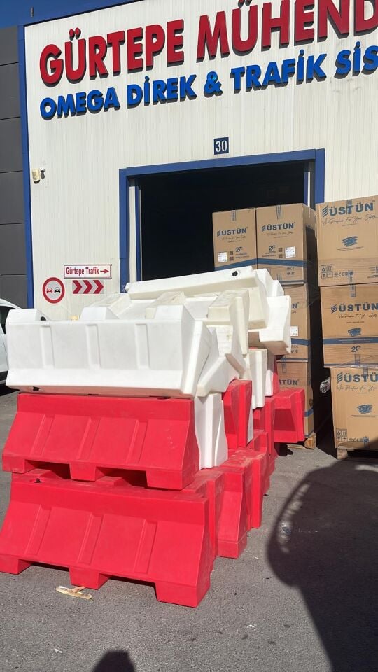 Yol Bariyeri Plastik Su Bariyeri Karayolları Oto Yol Kenarı Bariyer  50 x 50 x 120 cm