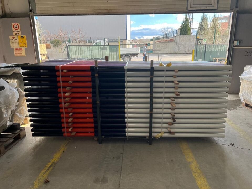 Kar Direği Fiyat Yol Kenar Dikmesi Demir Karayolları Yol Kar Direği Üretimi 3 Metre 1,5 mm