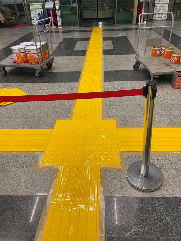 Hissedilebilir Yüzey,Görme Engelli Yürüme Yüzeyleri ,Yürüme işaretlemeleri Uyarıcı Tip (Sarı) 40x40 cm