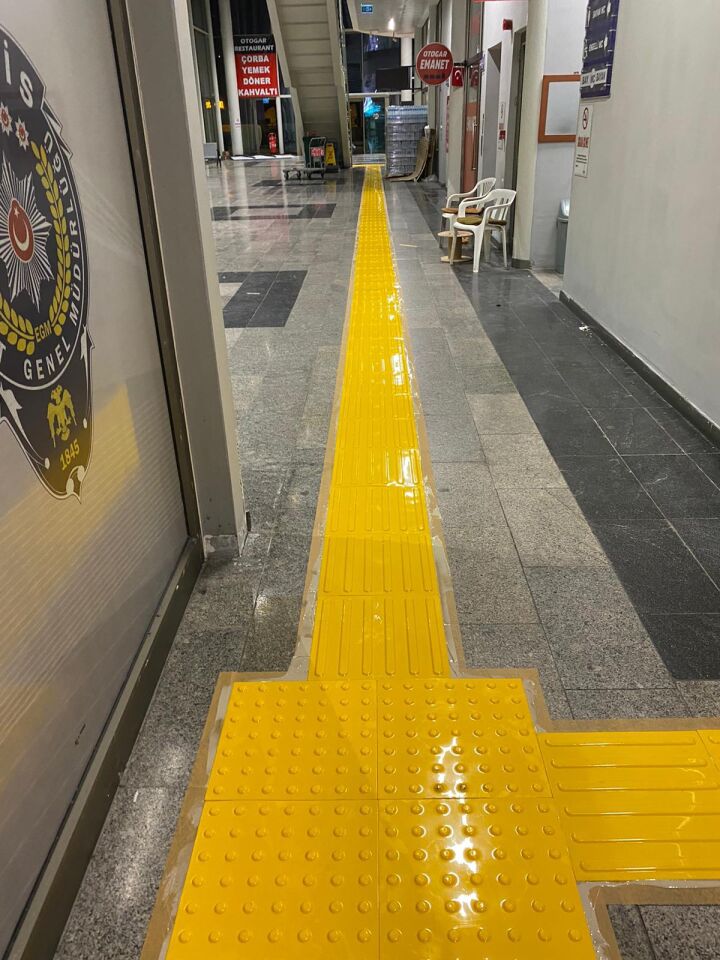 Görme Engelli Yürüme Yüzeyleri ,Yürüme işaretlemeleri Uyarıcı Tip (Sarı)40x40 cm