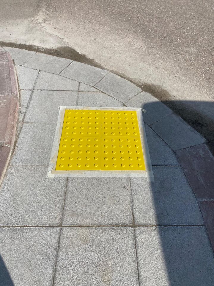 Görme Engelli Yürüme Yüzeyleri ,Yürüme işaretlemeleri Uyarıcı Tip (Sarı)40x40 cm